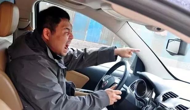 这样开车要慢一点，安全驾驶的黄金法则