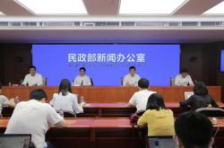 民政部鼓励将婚姻登记机关设在公园，让爱情与自然共融
