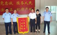 男子公布套圈套中玛莎拉蒂全过程，揭秘幸运背后的故事