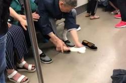 老八吃粑粑，网络文化中的恶俗现象与社会影响