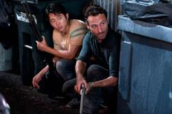 行尸走肉3深度解析：瑞克团队监狱生存与人性重建的终极指南