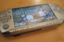 PSP Go全面解析：2009年索尼滑盖掌机的革命性设计与数字游戏体验
