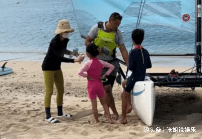 沈腾一家出游被网友偶遇——温馨瞬间与私生活的微妙交织 沈腾一家出游被网友偶遇——温馨瞬间与私生活的微妙交织