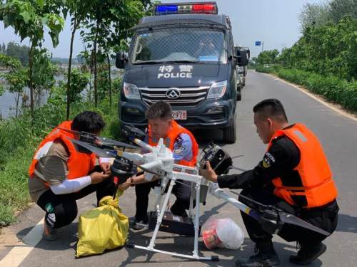 警方回应山东父子三人落水溺亡事件，真相调查与救援反思
