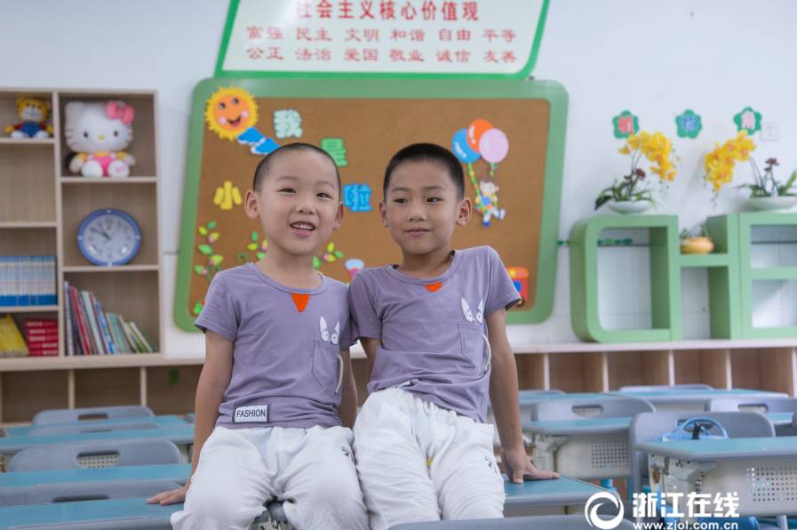 真实版连连看！小学迎来12对双胞胎新生