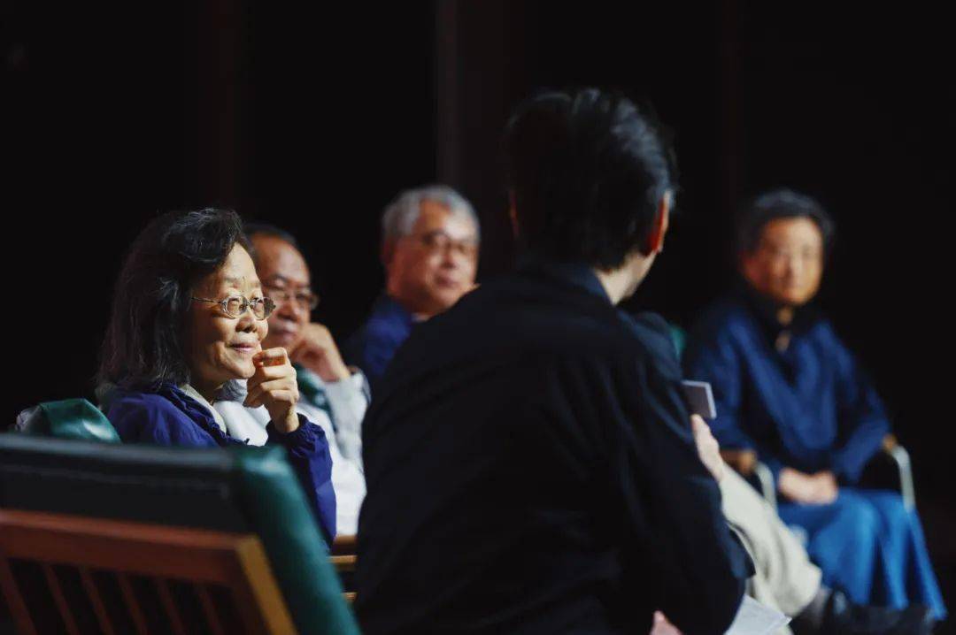 许子东评徐汇中学事件，纪律约束本能