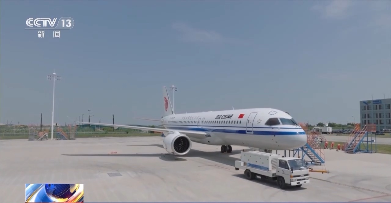 南航首架C919飞机成功首航，开启国产航空新篇章