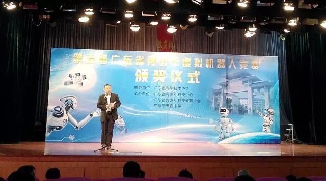 电子竞技与对联艺术的交响乐章，虚拟世界中的古典韵律