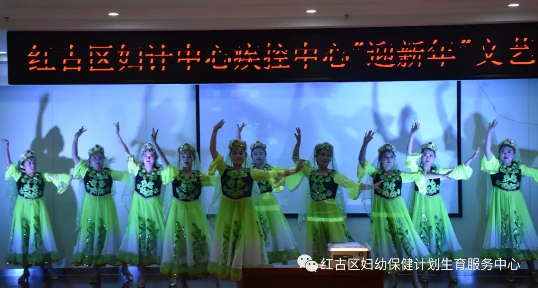 电子竞技与对联艺术的交响乐章，虚拟世界中的古典韵律