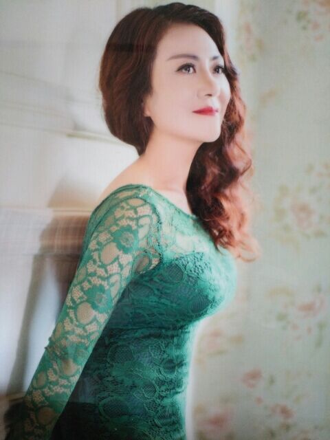 揭秘美娜酱Baby，从网络红人到全方位艺术家的华丽蜕变