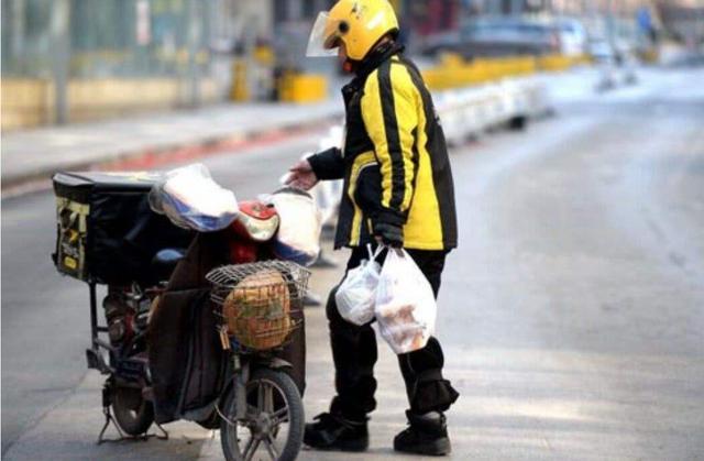 外卖骑手，城市中的隐形人与他们的辛酸