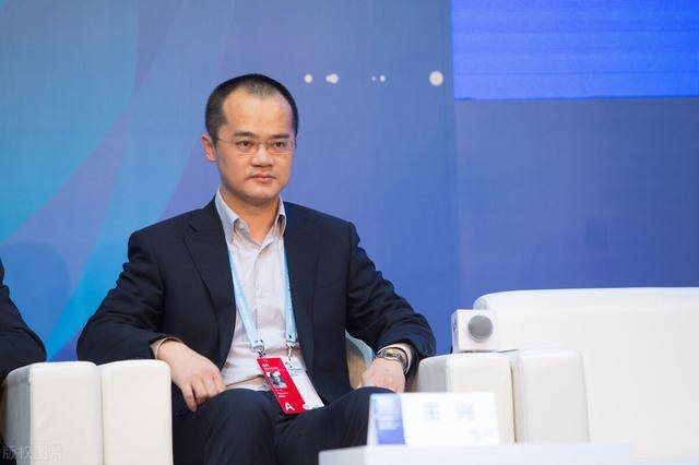 王兴兴发机器人720度回旋踢，未来科技与运动的完美结合
