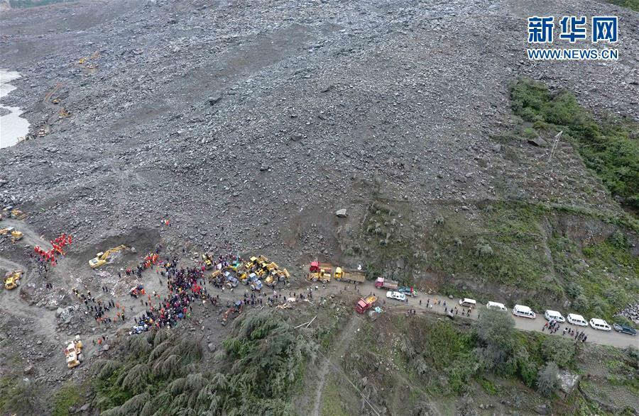 贵州山体垮塌瞬间,土石倾泻的威力与警示 贵州山体垮塌瞬间,土石倾泻的威力与警示