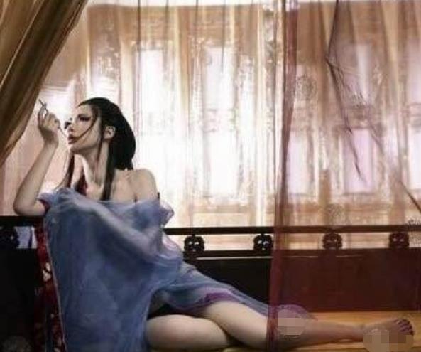柳岩与男人装，时尚杂志中的文化现象与女性形象