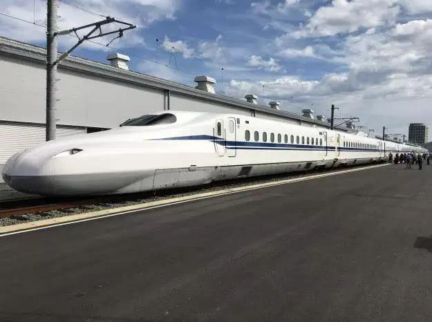 服务新干线，提升客户体验的快速列车