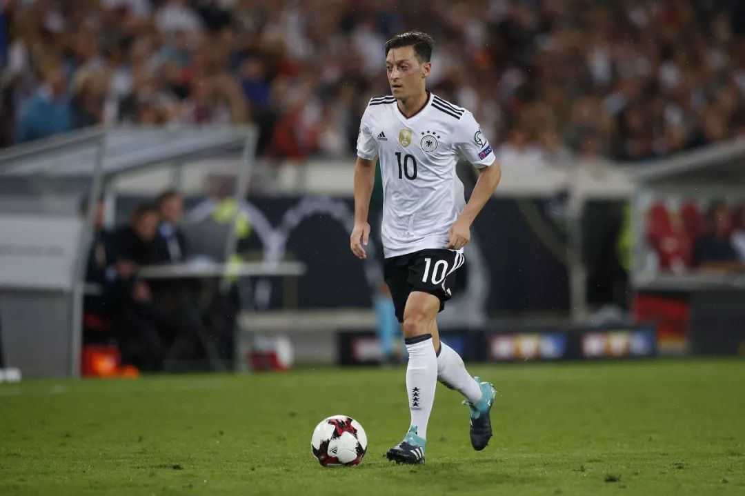 足球与政治的碰撞，厄齐尔事件的启示