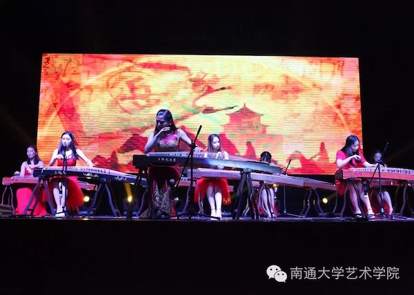 夏洛特的欢迎会，一场跨文化交流的盛宴