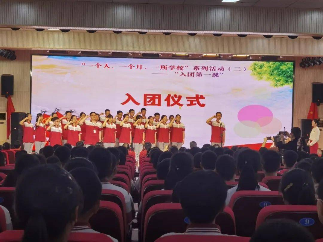 校园女生强袭者，勇敢面对挑战，展现女性力量