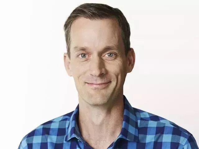 基特哈灵顿，从银幕英雄到现实世界的科技变革者