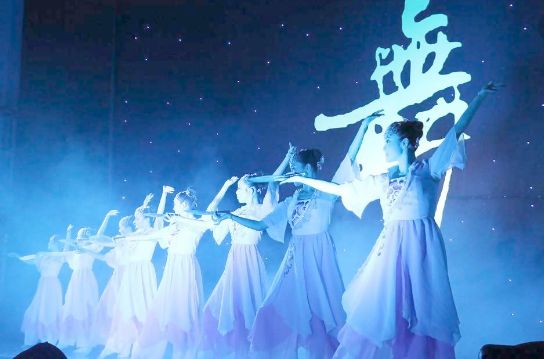 华尔兹圆舞曲，优雅舞步中的音乐灵魂