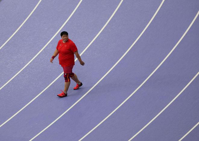 铅球的重量，体育精神与力量的象征