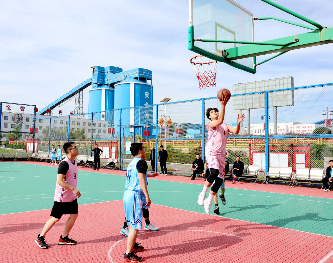 铅球的重量，从运动器材到文化象征的演变