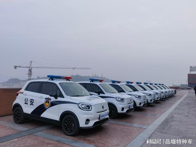 警察巡逻车，守护城市安全的移动堡垒