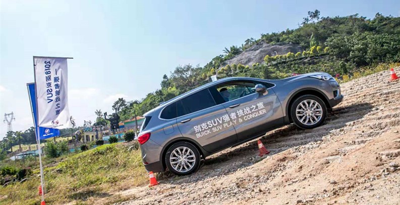 征服崎岖，山地越野车的极限挑战与驾驶技巧