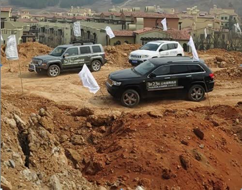 征服崎岖，山地越野车的极限挑战与驾驶技巧