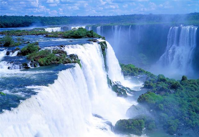 探索自然的奇观，世界上最宽的瀑布