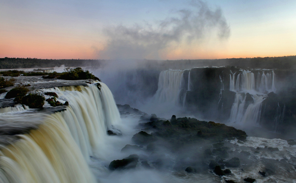 探索自然界的奇观，世界上最宽的瀑布—伊瓜苏瀑布
