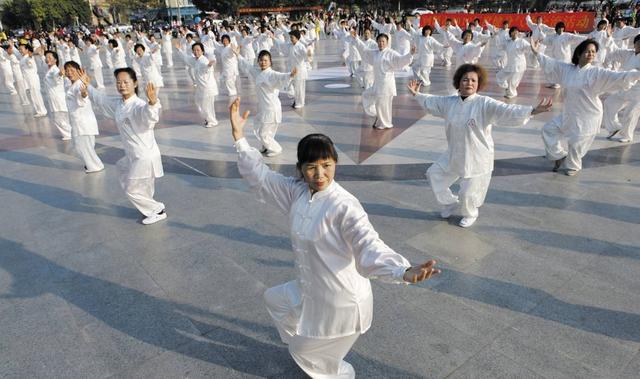 空手道小子，武术精神与成长的旅程