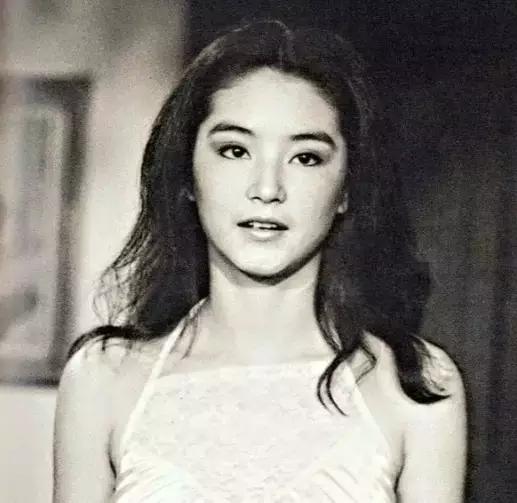 岁月不败美人，揭秘林青霞的优雅近况与生活哲学