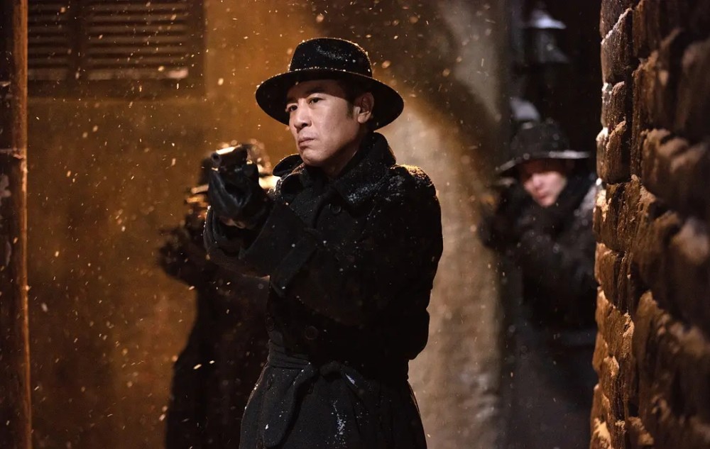 悬崖之上，星光熠熠的演员阵容，带你领略惊险之旅