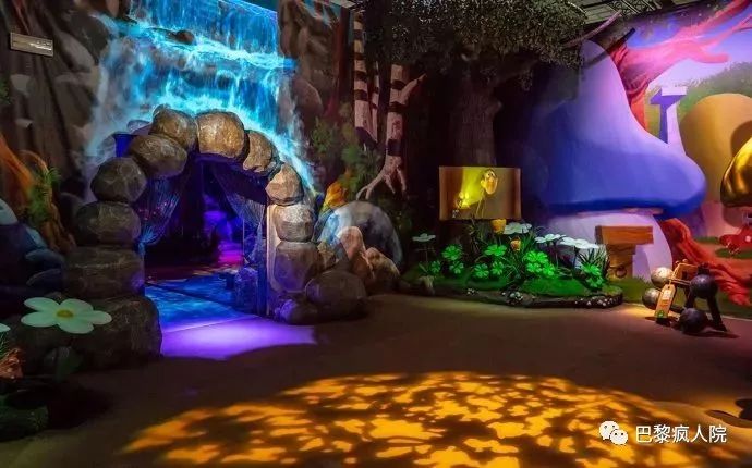 探秘蓝精灵村庄，童话世界中的和谐共生