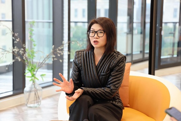 日本混血模特的多元魅力，时尚界的新宠与文化融合的典范