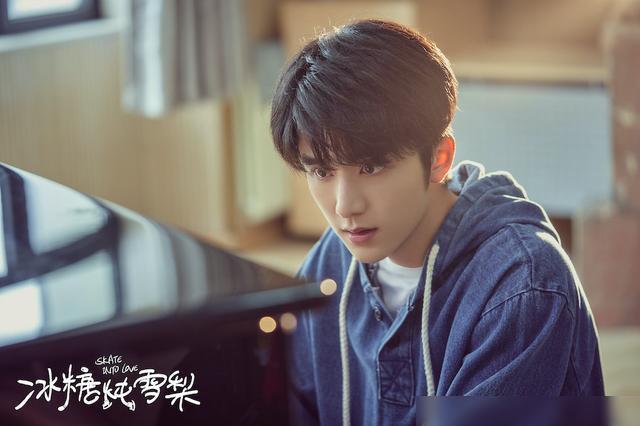 冰糖炖雪梨，甜蜜与苦涩交织的现代爱情故事