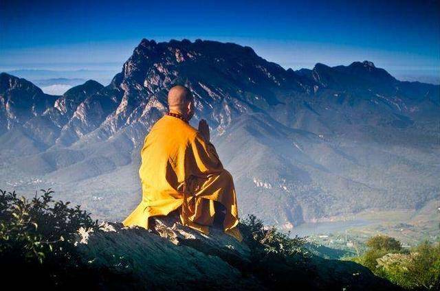 云和山的彼端：在虚实之间寻找生命平衡与精神顿悟的登山哲学