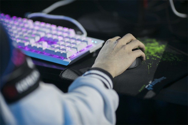 开心游戏如何轻松提升情绪、社交与团队凝聚力？完整指南