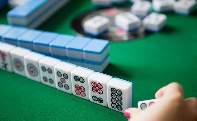 游戏麻将新手入门攻略：从基础规则到进阶技巧，轻松掌握麻将乐趣