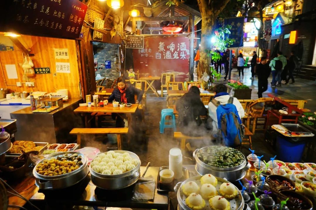 熊猫餐厅：从街边小店到连锁品牌的温暖美食之旅，揭秘治愈系用餐体验