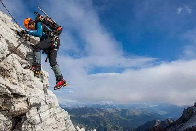 迭戈探险必备装备与安全指南:轻松避开登山陷阱,享受极致探险乐趣 迭戈探险必备装备与安全指南:轻松避开登山陷阱,享受极致探险乐趣