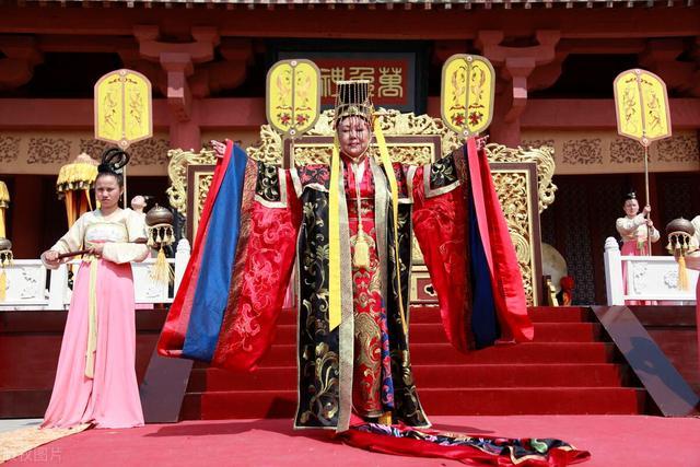 武则天秘史：揭秘中国唯一女皇不为人知的传奇人生与权谋故事