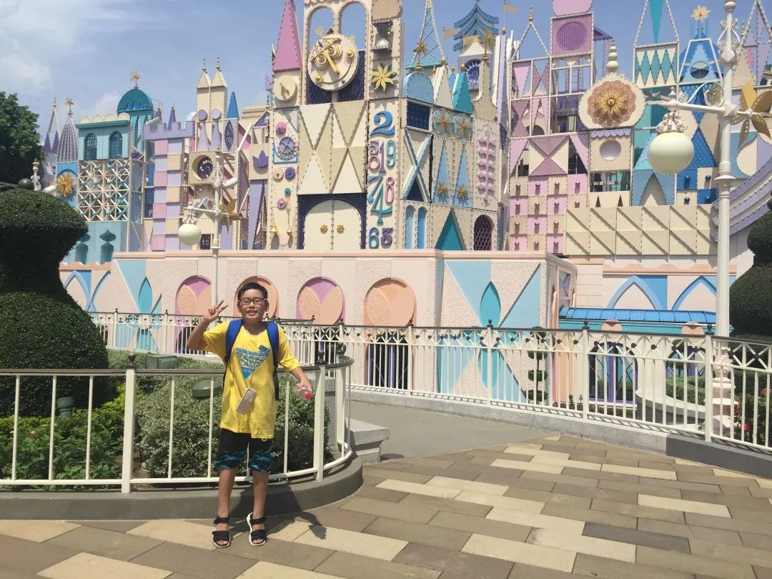 彩虹城堡：探索童话与现实交织的梦幻圣地，唤醒内心的魔法与冒险