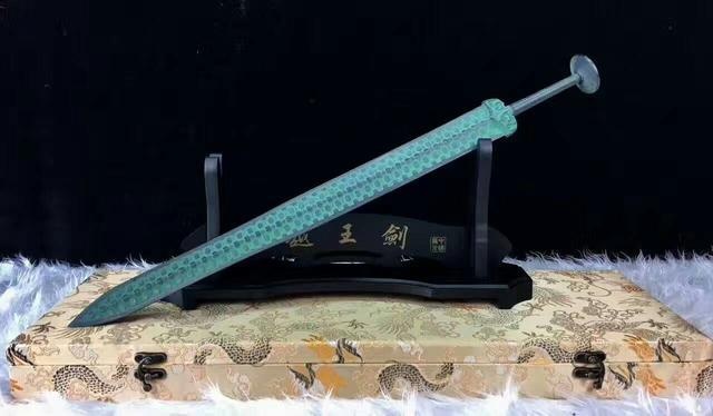 轻灵佩剑选购与使用全攻略：从材质挑选到实战技巧，助你轻松掌握剑术精髓