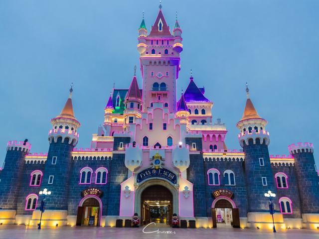 圣诞小镇旅游攻略：全球梦幻景点推荐与最佳体验指南，带你轻松寻找童话世界