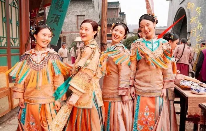 追钗奇缘：金钗串起的古典爱情与现代情感困惑，带你轻松解锁家族恩怨与真爱密码