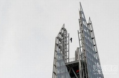 高楼爆破：揭秘城市空间魔术师如何安全高效拆除建筑