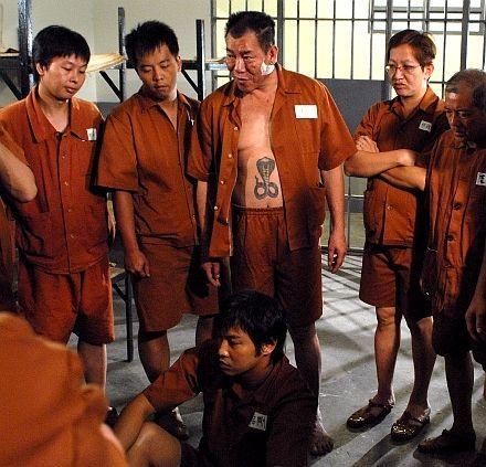 喋血街头深度解析：吴宇森暴力美学与兄弟情义的极致呈现